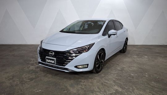 Nissan • Versa