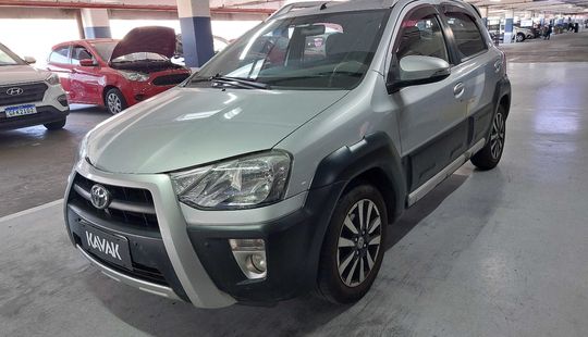 Toyota • Etios Cross