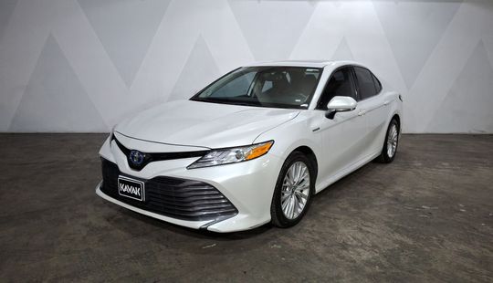Toyota • Camry