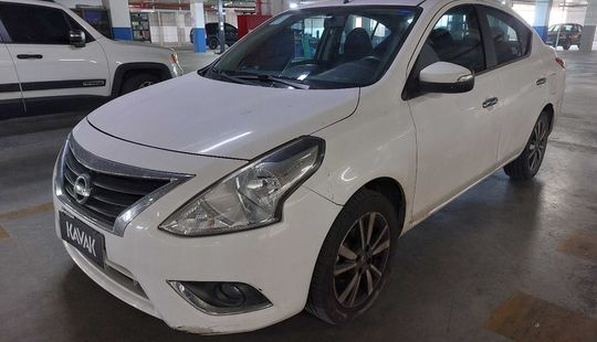 Nissan • Versa