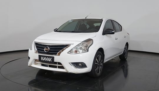 Nissan • Versa