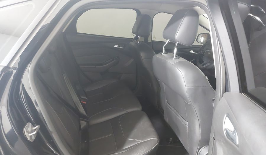 Ford Focus SE FASTBACK Sedan 2016