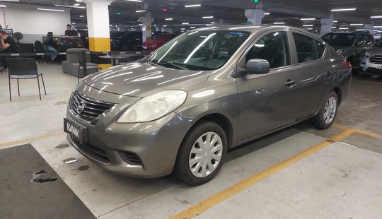 Nissan • Versa