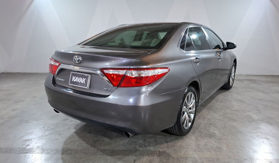 Toyota Camry 3.5 XLE V6 6AT Sedan 2016