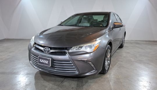 Toyota • Camry