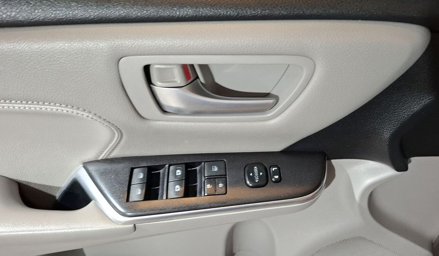 Toyota Camry 3.5 XLE V6 6AT Sedan 2016