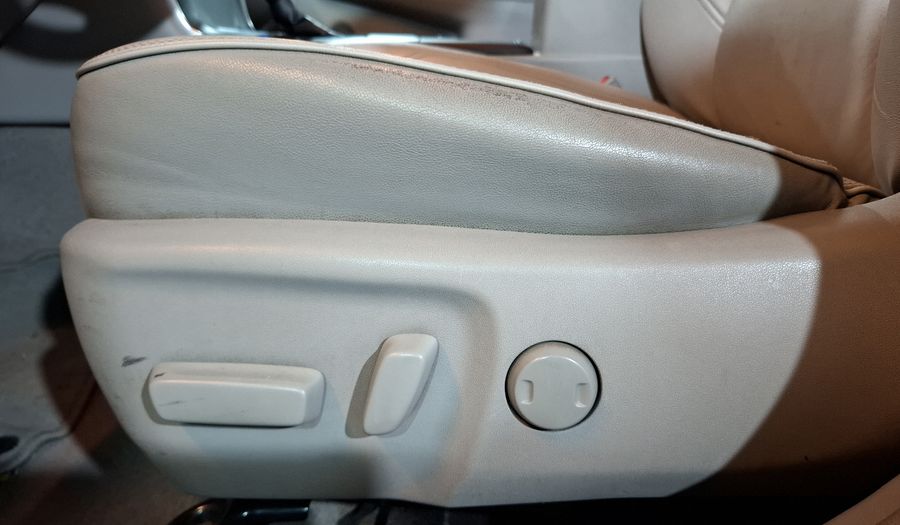 Toyota Camry 3.5 XLE V6 6AT Sedan 2016