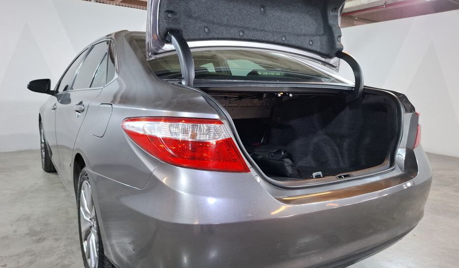 Toyota Camry 3.5 XLE V6 6AT Sedan 2016