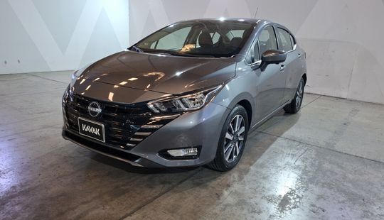 Nissan • Versa