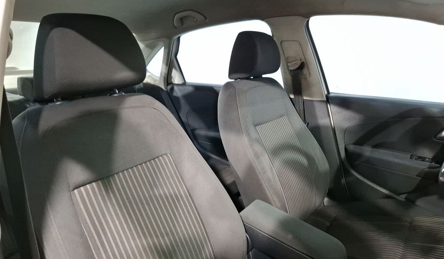 Volkswagen Vento 1.6 HIGHLINE TIPTRONIC Sedan 2014