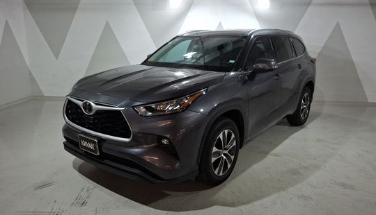 Toyota • Highlander