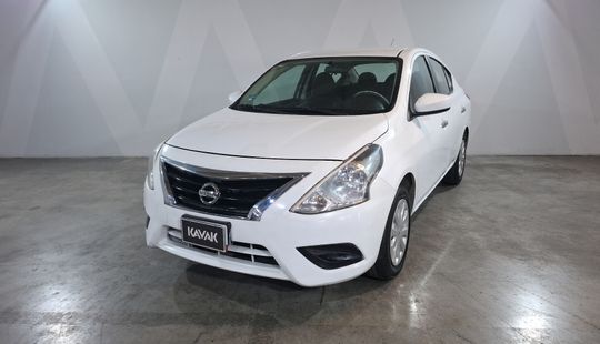 Nissan • Versa