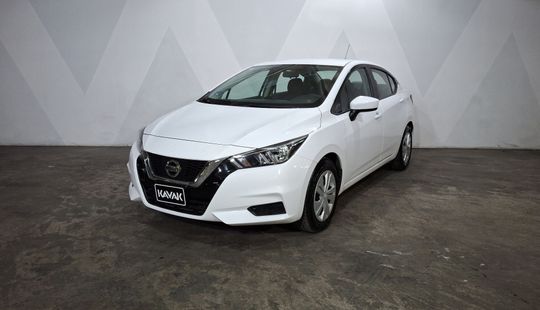 Nissan • Versa