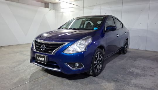 Nissan • Versa
