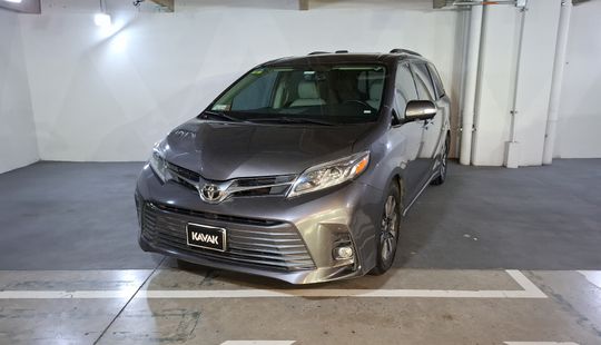 Toyota • Sienna