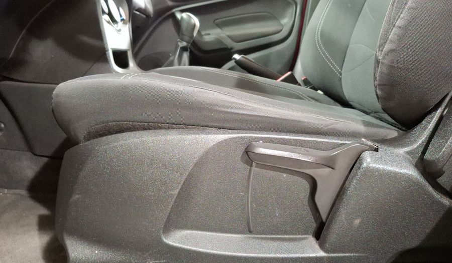 Ford Fiesta 1.6 SE MT Sedan 2016
