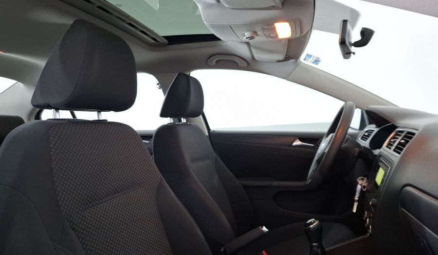 Volkswagen Jetta 2.5 STYLE ACTIVE MT Sedan 2013