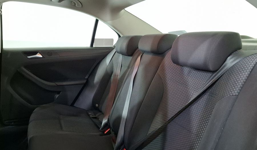 Volkswagen Jetta 2.5 STYLE ACTIVE MT Sedan 2013