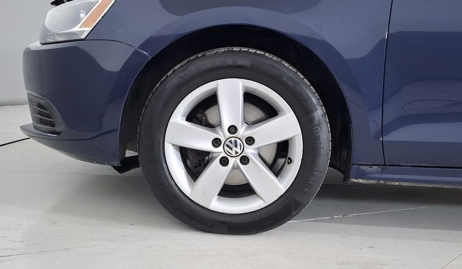 Volkswagen Jetta 2.5 STYLE ACTIVE MT Sedan 2013
