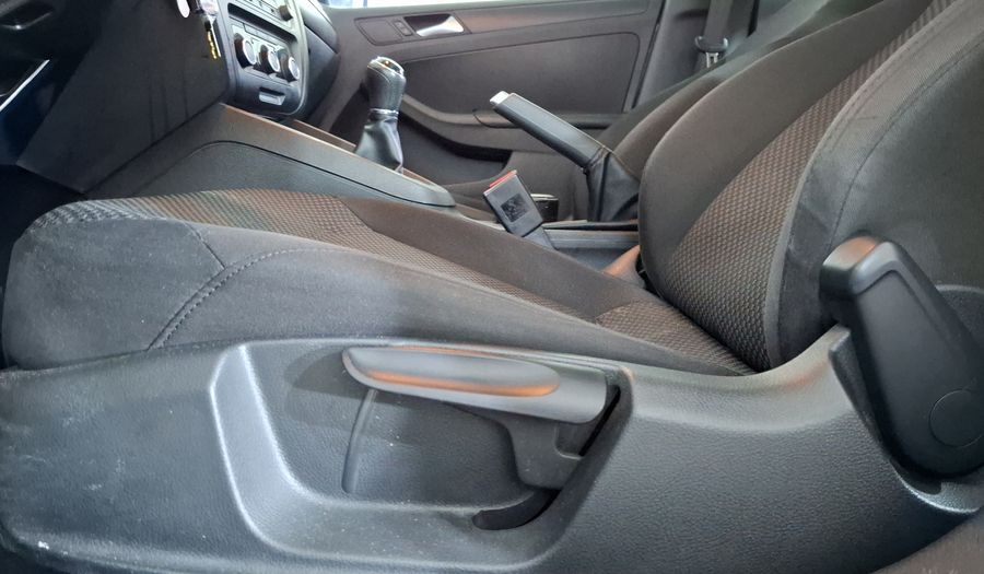 Volkswagen Jetta 2.5 STYLE ACTIVE MT Sedan 2013