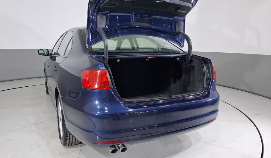 Volkswagen Jetta 2.5 STYLE ACTIVE MT Sedan 2013
