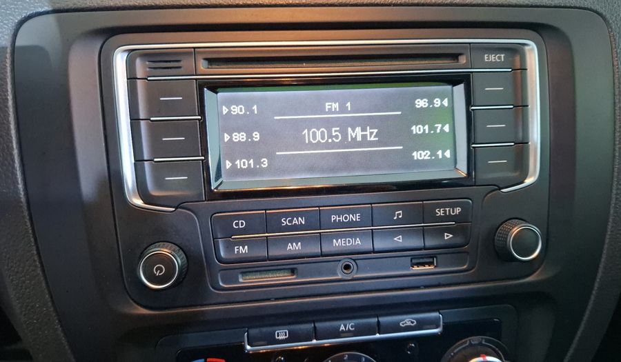 Volkswagen Jetta 2.5 STYLE ACTIVE MT Sedan 2013