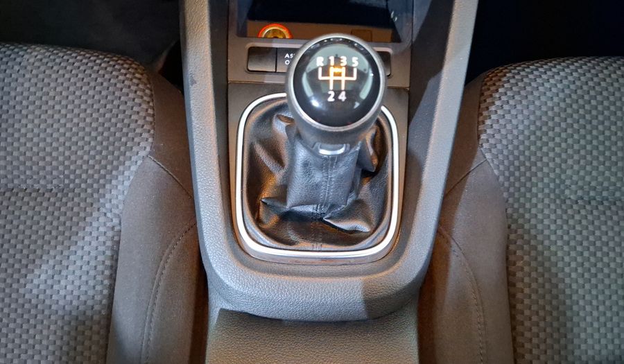 Volkswagen Jetta 2.5 STYLE ACTIVE MT Sedan 2013