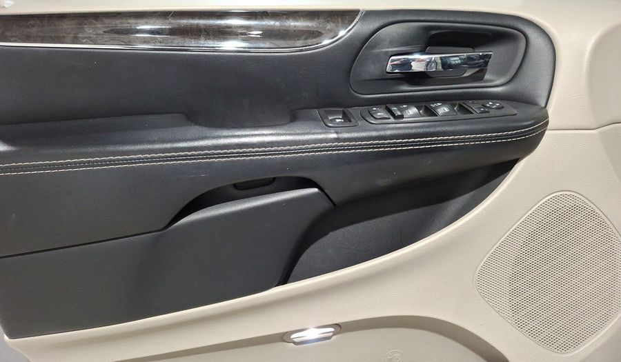 Chrysler Town & Country 3.6 TOURING Minivan 2014
