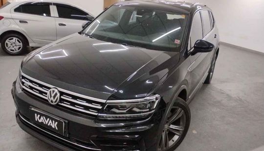 Volkswagen • Tiguan