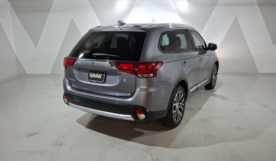Mitsubishi Outlander 2.4 SE + AUTO Suv 2018