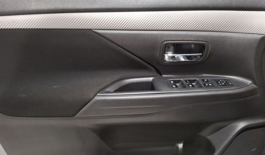 Mitsubishi Outlander 2.4 SE + AUTO Suv 2018