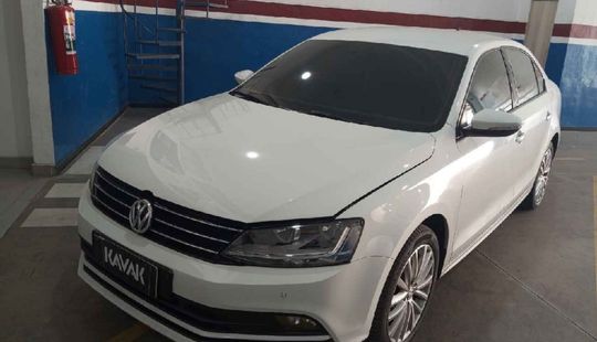 Volkswagen • Jetta