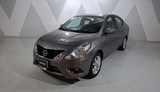 Nissan • Versa