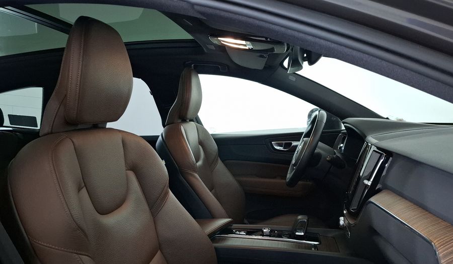 Volvo Xc60 2.0 B5 MHEV MOMENTUM AUTO AWD Suv 2022