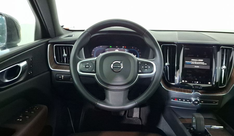 Volvo Xc60 2.0 B5 MHEV MOMENTUM AUTO AWD Suv 2022