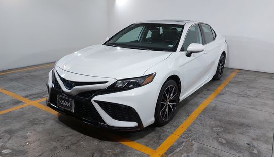 Toyota • Camry