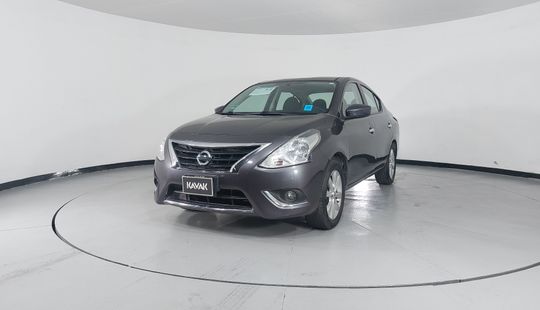 Nissan • Versa