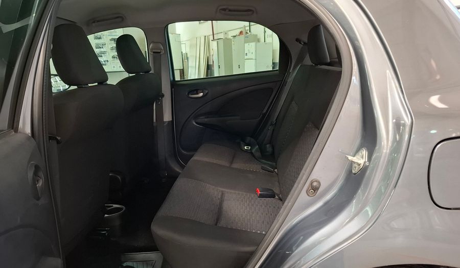Toyota Etios 1.5 XLS Hatchback 2014