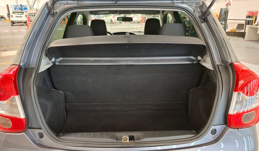 Toyota Etios 1.5 XLS Hatchback 2014