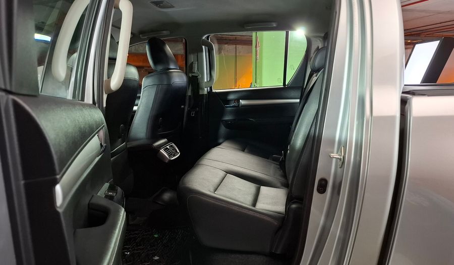 Toyota Hilux 2.8 TDI C/D SRX 4X4 AUTO Pickup 2016