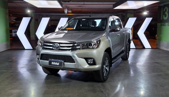 Toyota • Hilux