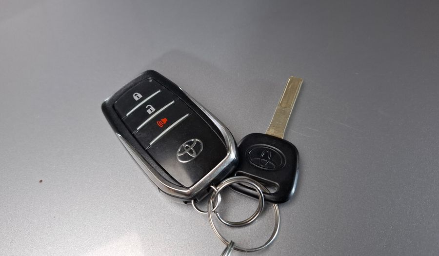 Toyota Hilux 2.8 TDI C/D SRX 4X4 AUTO Pickup 2016