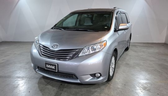Toyota • Sienna