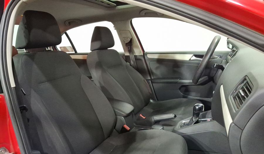 Volkswagen Jetta 2.5 COMFORTLINE TIP. BOLSAS AIRE DEL. Sedan 2017