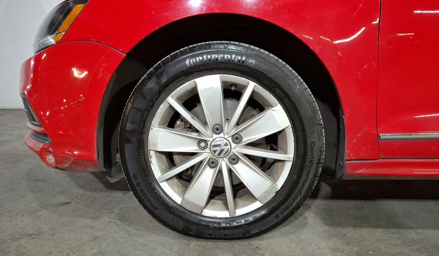 Volkswagen Jetta 2.5 COMFORTLINE TIP. BOLSAS AIRE DEL. Sedan 2017