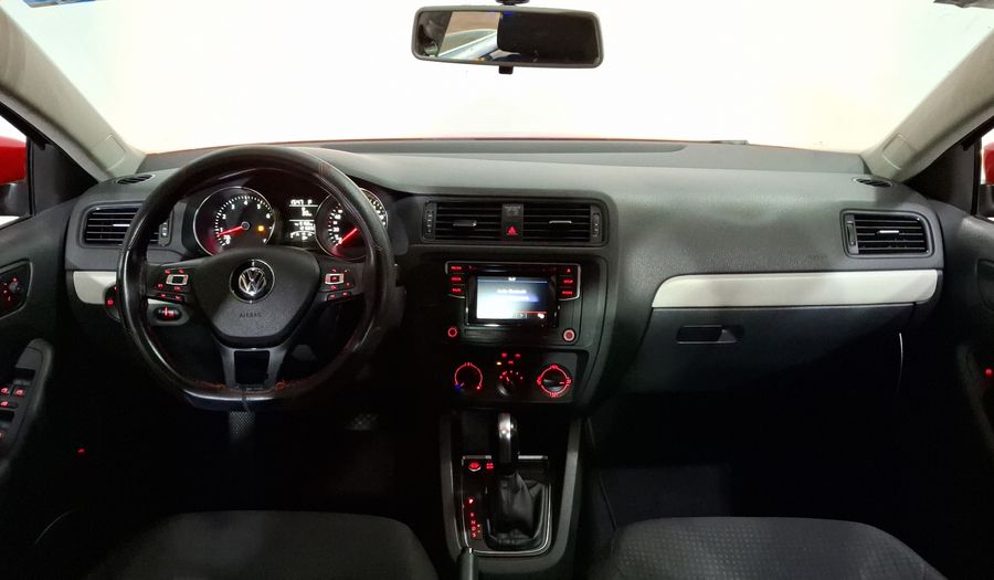 Volkswagen Jetta 2.5 COMFORTLINE TIP. BOLSAS AIRE DEL. Sedan 2017
