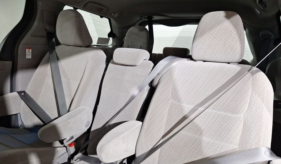 Toyota Sienna 3.5 XLE AT Minivan 2018