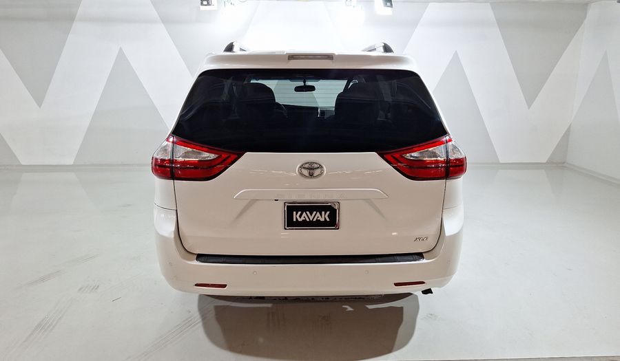 Toyota Sienna 3.5 XLE AT Minivan 2018