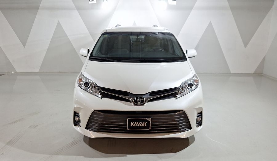 Toyota Sienna 3.5 XLE AT Minivan 2018