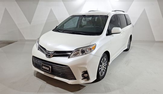 Toyota • Sienna